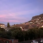 Comfort & Style Apartment 200M To Beach With Parking