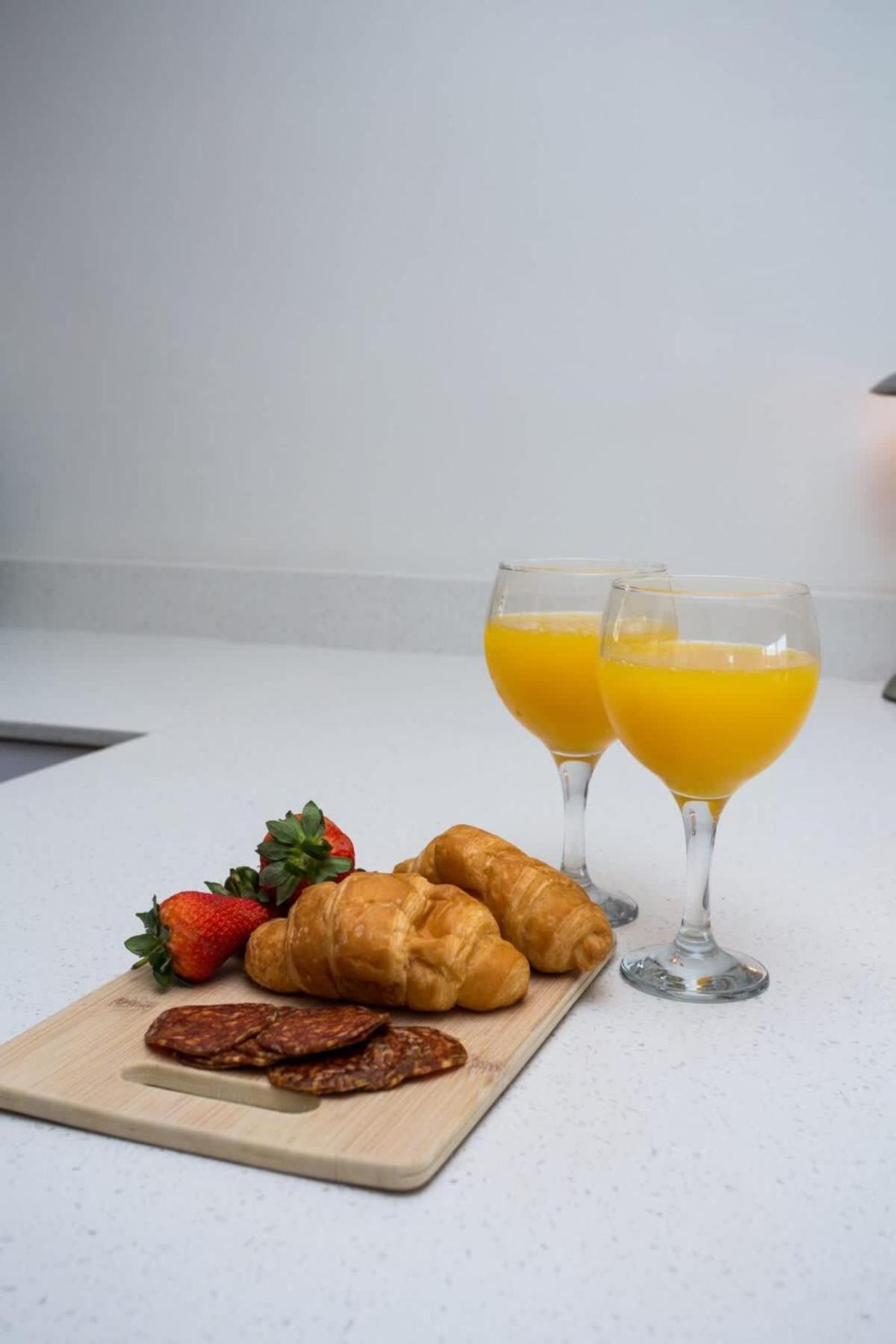 Apartment Comfort & Style 200m To With Parking Cape Town