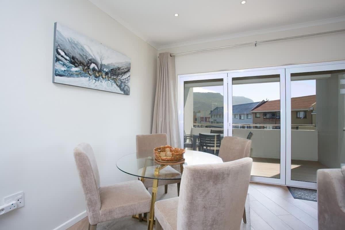 Comfort & Style 200m To With Parking Cape Town