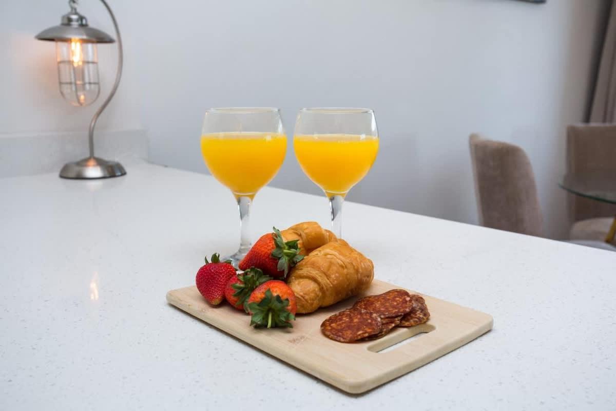 Apartment Comfort & Style 200m To With Parking