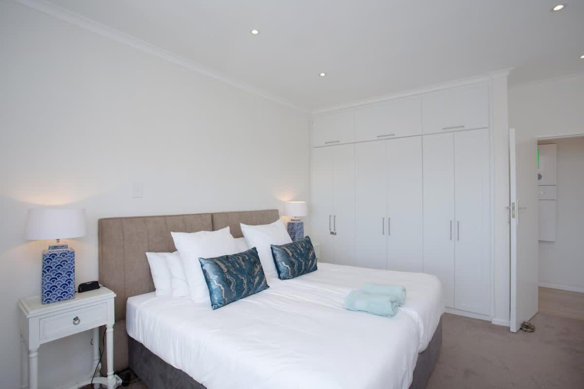 Apartment Comfort & Style 200m To With Parking