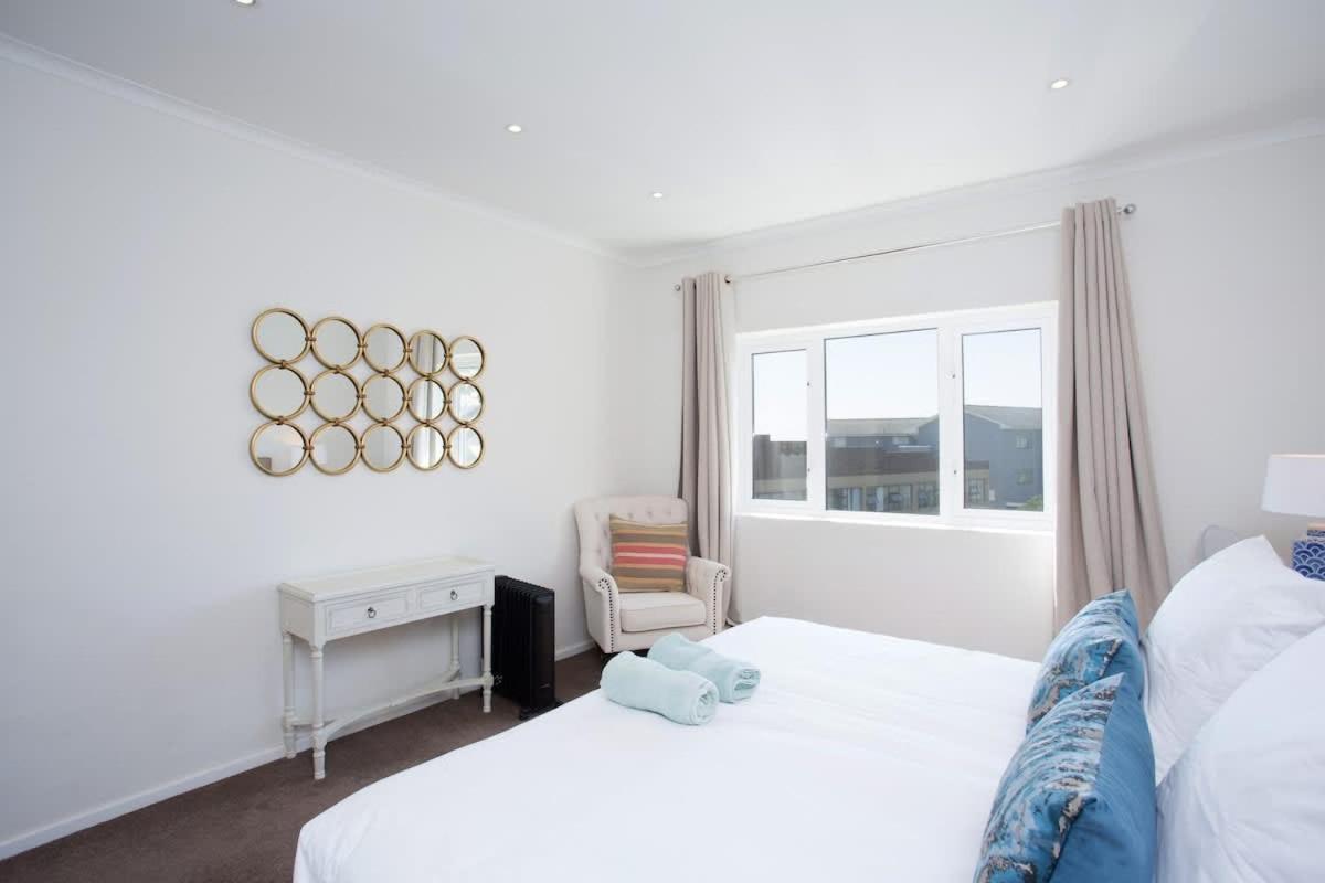 Apartment Comfort & Style 200m To With Parking Cape Town
