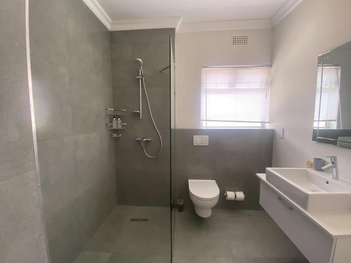 Comfort & Style 200m To With Parking Apartment Cape Town