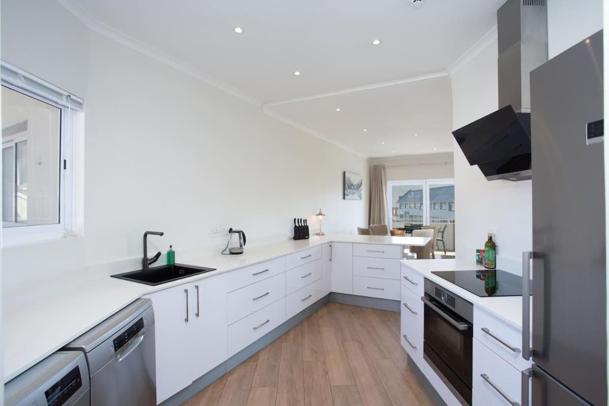 Comfort & Style 200m To With Parking Apartment Cape Town