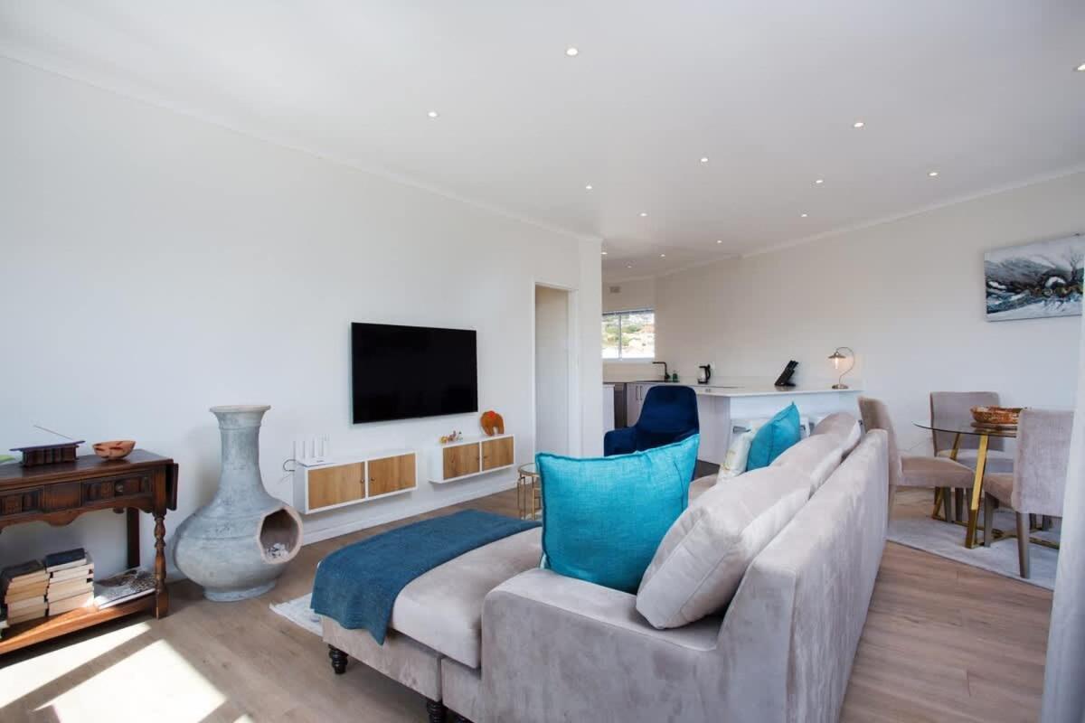 Comfort & Style 200m To With Parking Cape Town