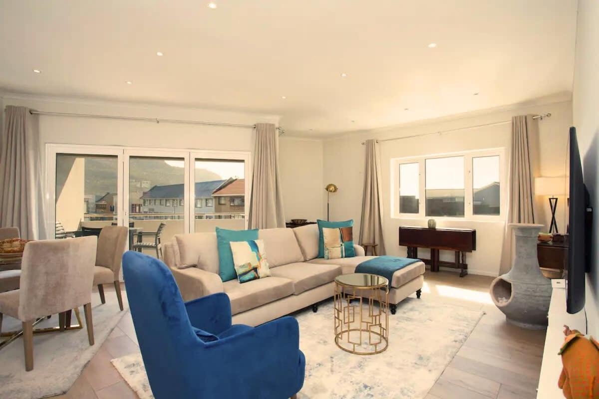Comfort & Style 200m To With Parking Apartment *